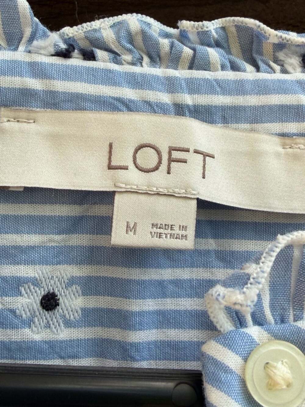 LOFT Blue Striped Floral Embroidered Ruffle Sleeveless Blouse Size M - Picture 2 of 7